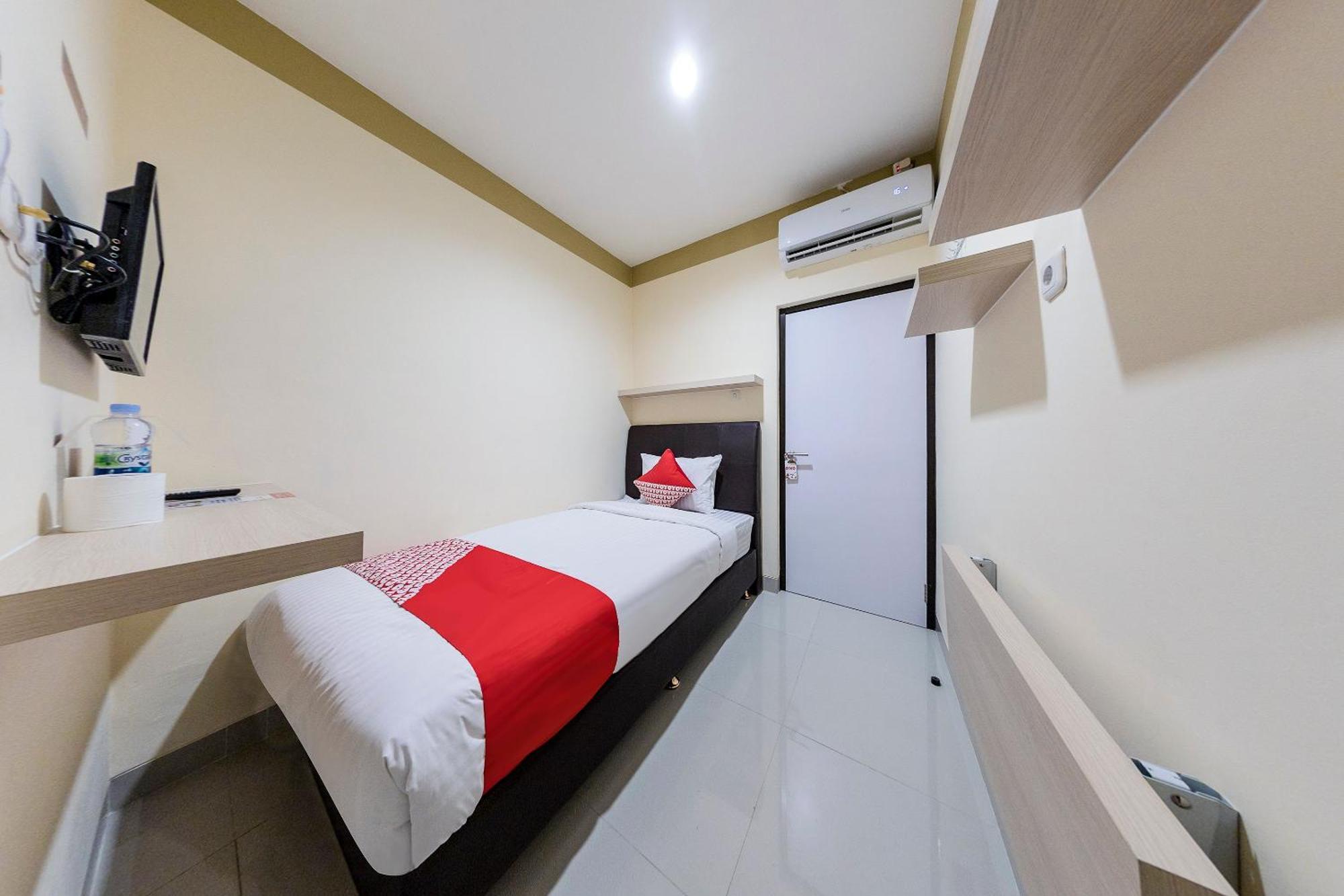 Oyo 478 Balcon Biru Hotell Jakarta Eksteriør bilde